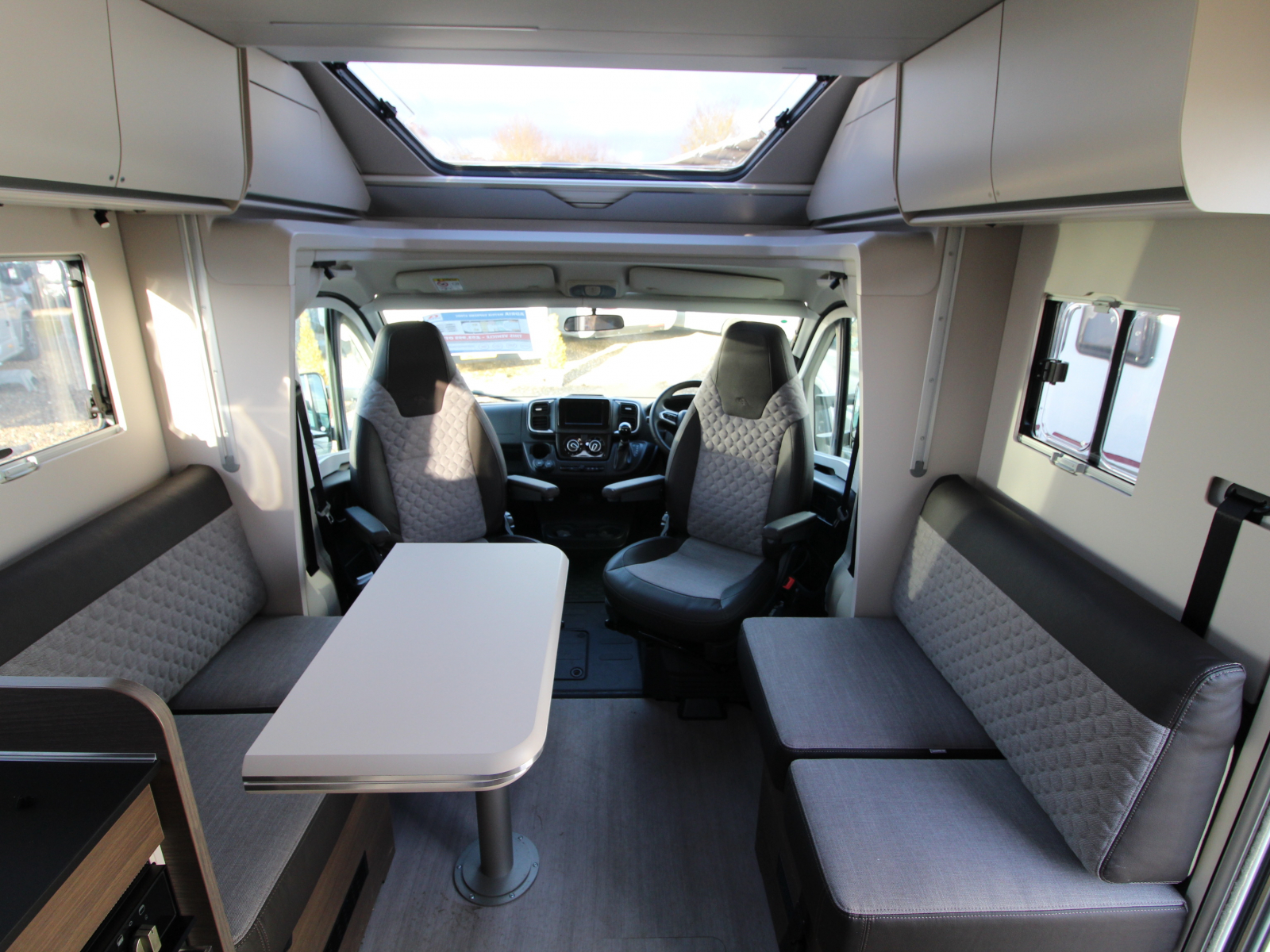 Adria Matrix Supreme 670DL (62120) image