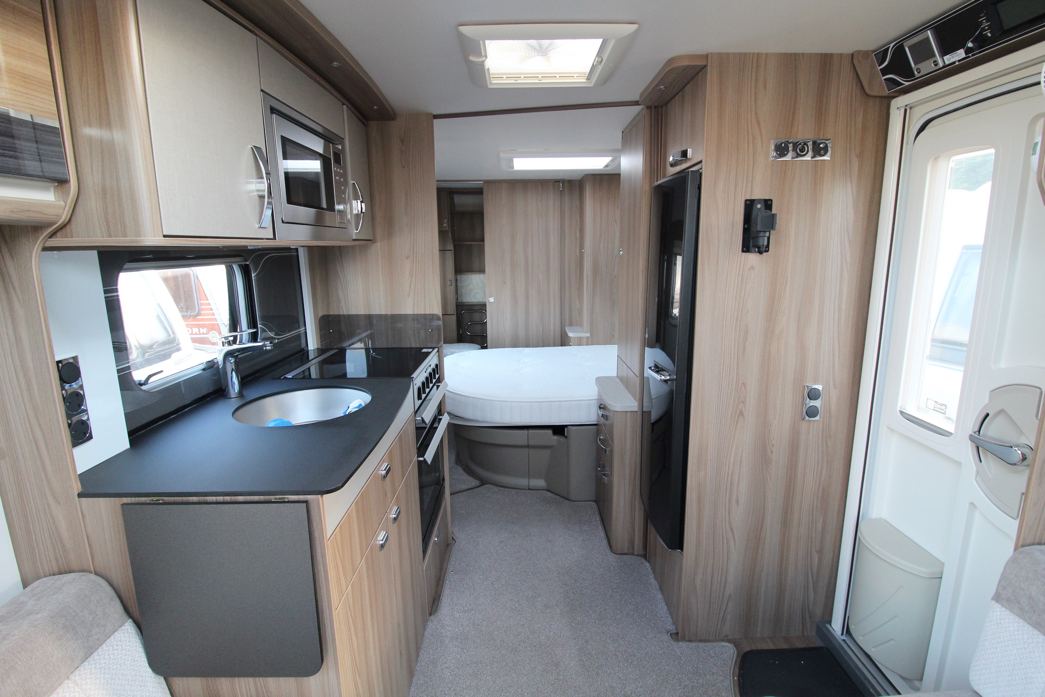 Swift Conqueror 580 2017 Caravan | Wandahome (South Cave) Ltd