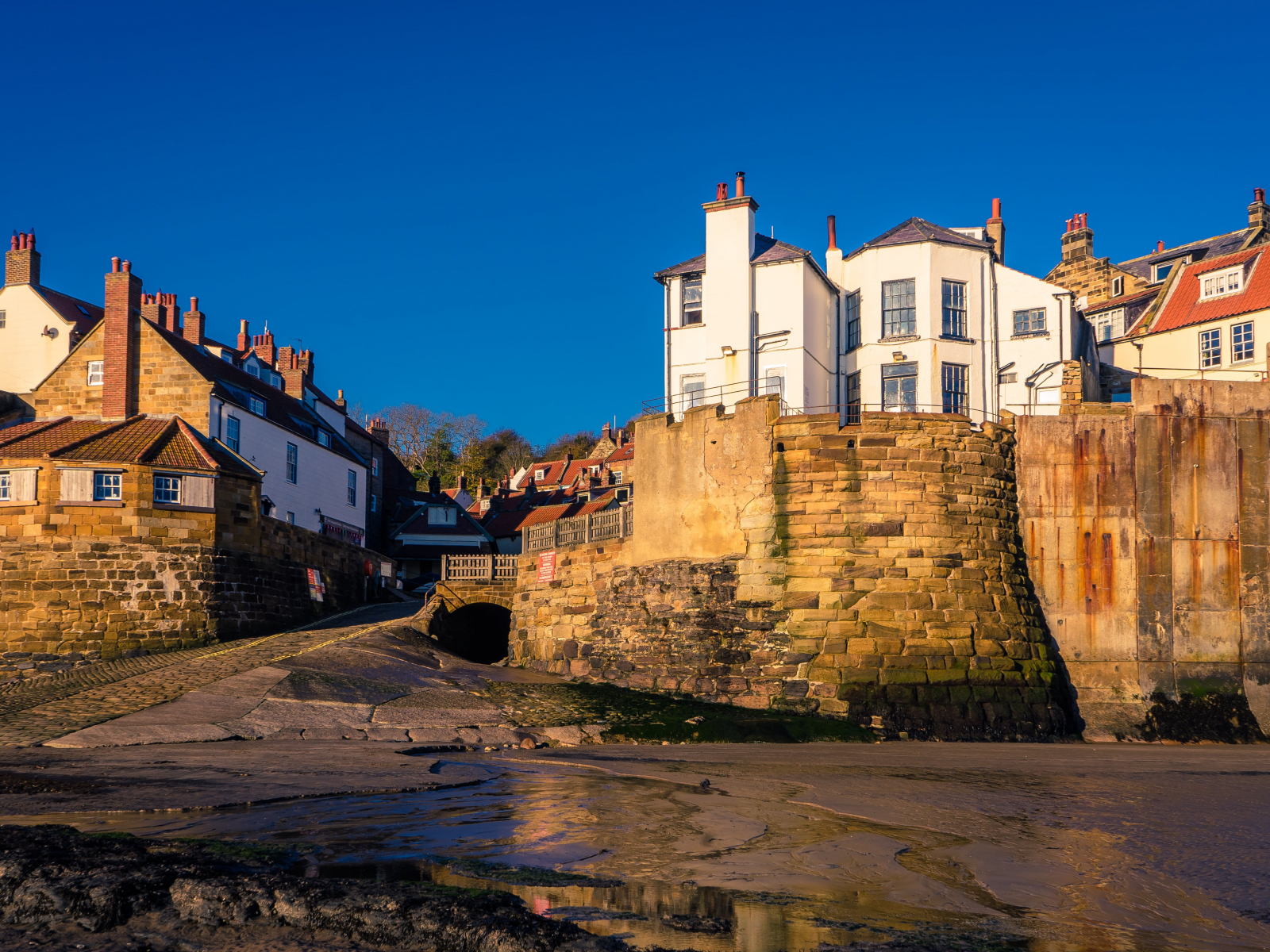 robin hoods bay