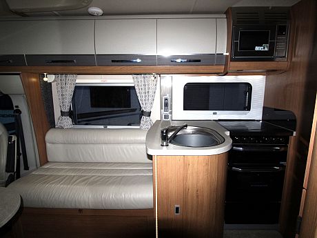 Auto-Trail Tracker RB - 2017 image