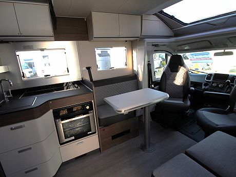 Adria Matrix Supreme 670DL (62120) image